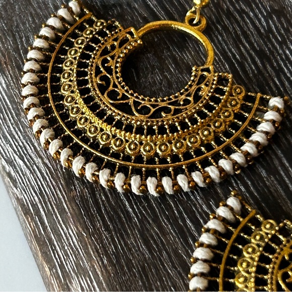 🏖️Beachy Bohemian Dangling Fan-Shaped Earrings. White, Turquoise or Black. - Picture 4 of 11